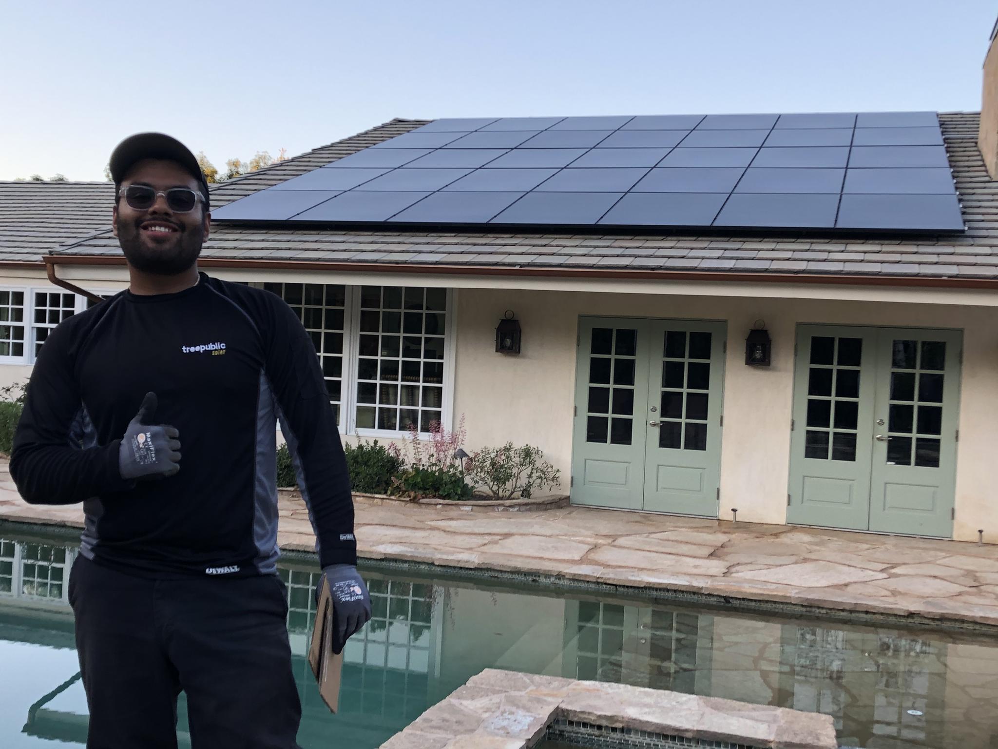 Treepublic Installer w/ Solaria All Black Array