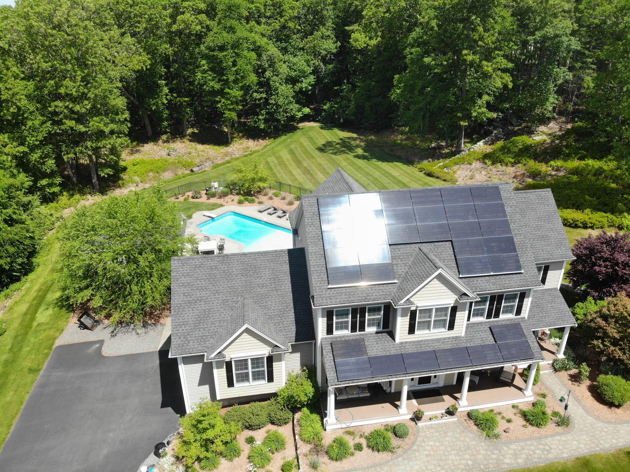 13.6 kW DC REC400 Dudley