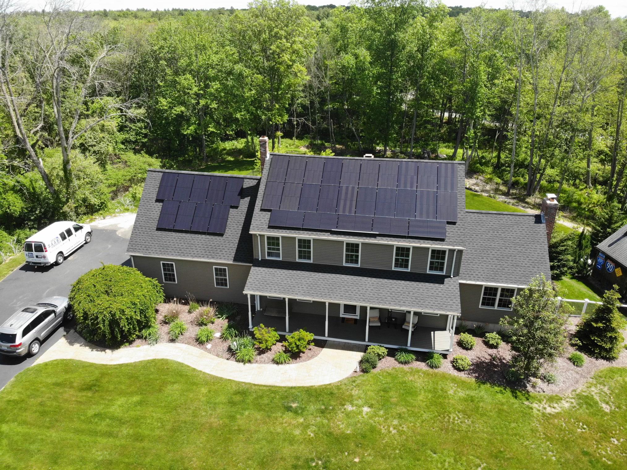 13.2 kW DC REC400 Mendon