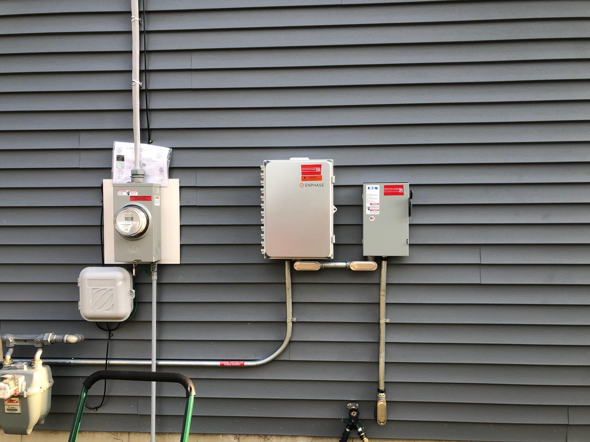 Enphase Combiner Box w Disconnect