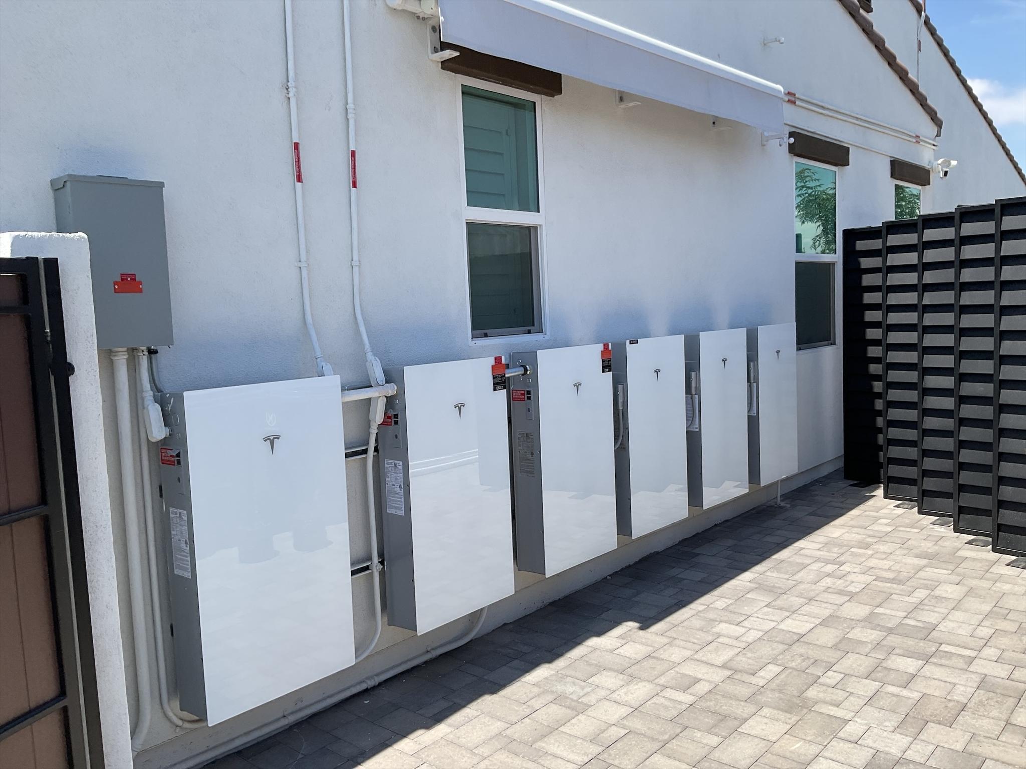 2 Tesla PW3 + 3 Expansion Packs