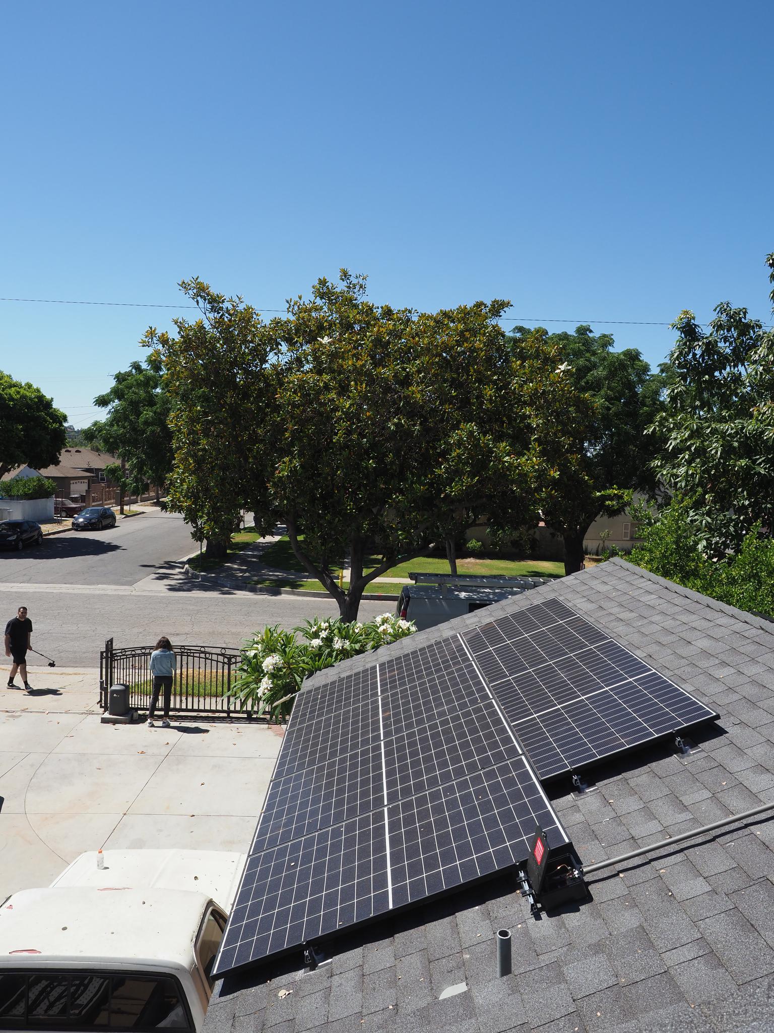 Blue skies, green energy! Discover the power of solar with our cutting-edge technology.