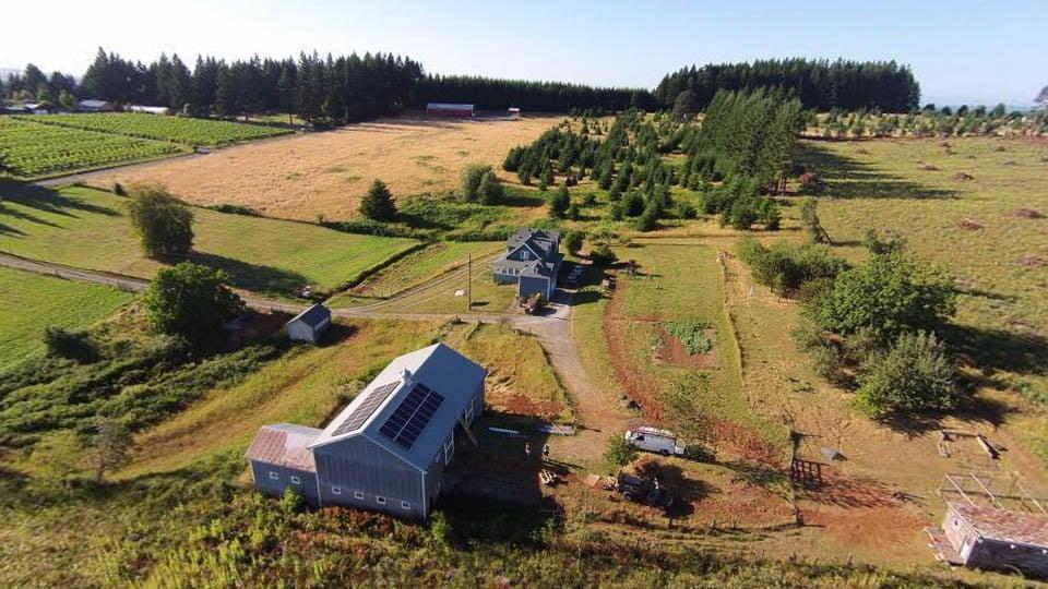10 kW of locally manufactured SolarWorld panels powers this beautiful Oregon farm.
