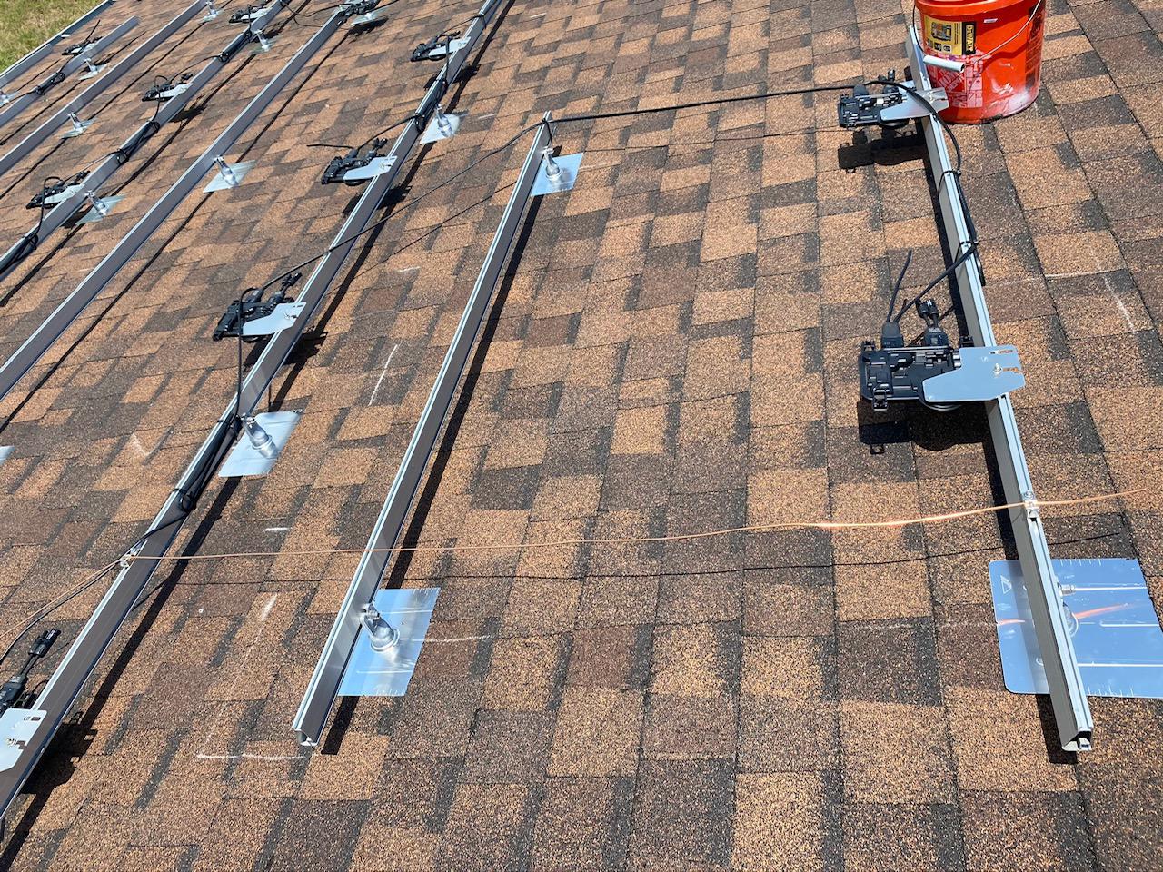 Truss mounted flash feet and no wiring rubbing the roof.