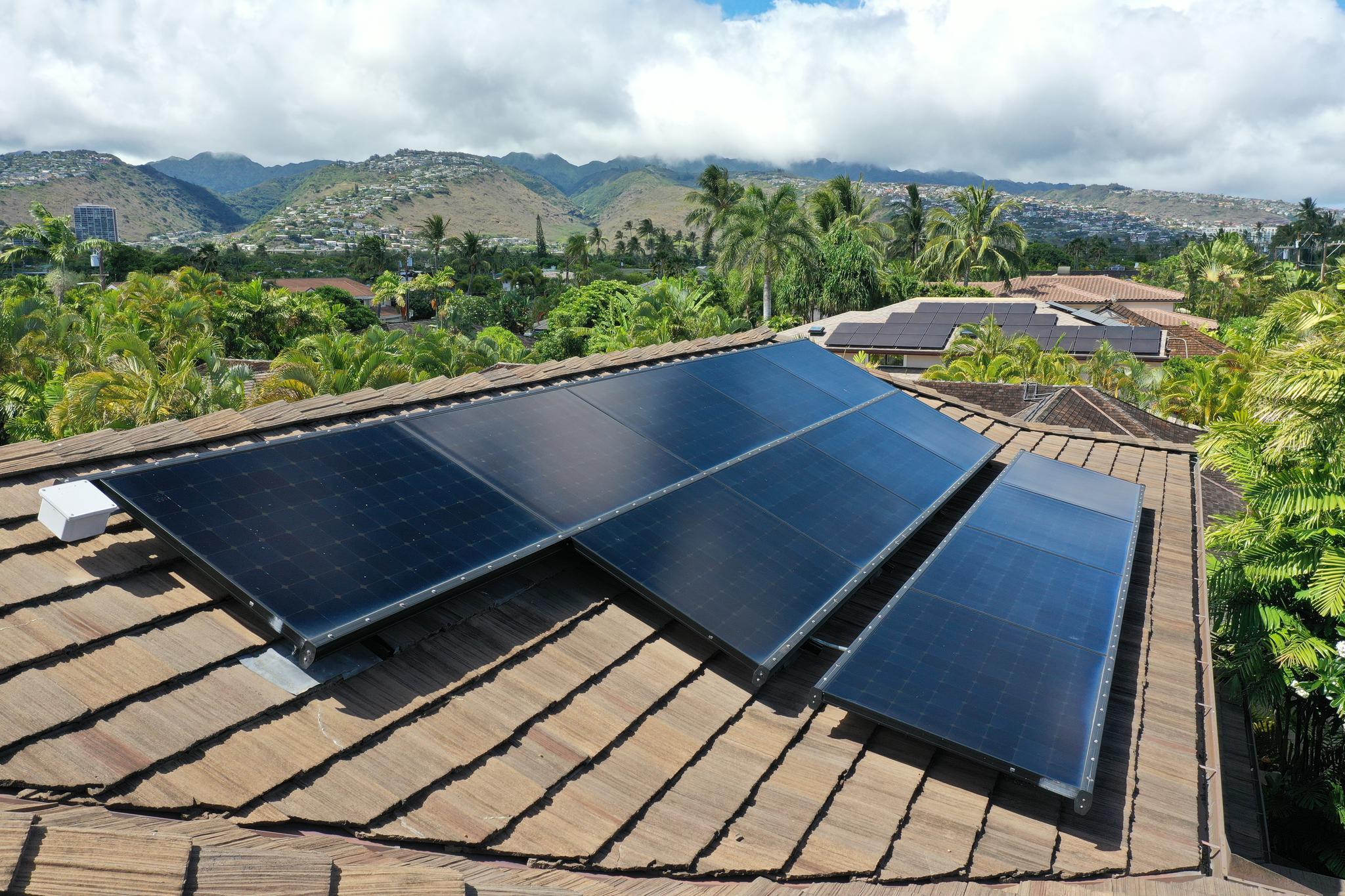 Kahala 2017 Install - SunPower Black Panels