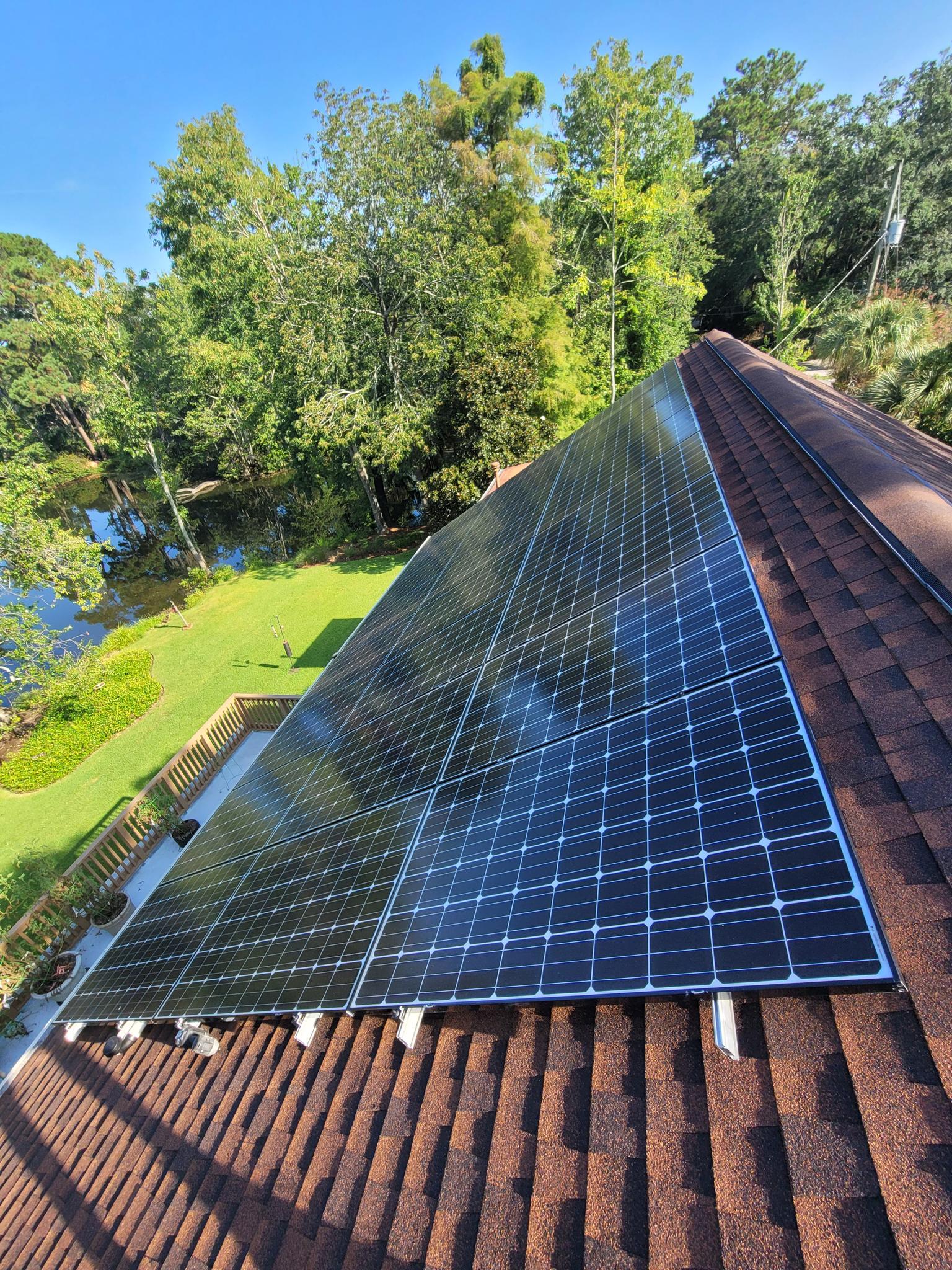 Fresh contrasts make solar aesthetically pleasing.